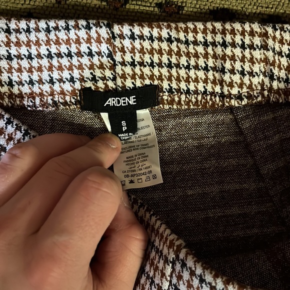 Plaid Jeans. I believe they are skinny jeans but I’m not to sure - Picture 2 of 2